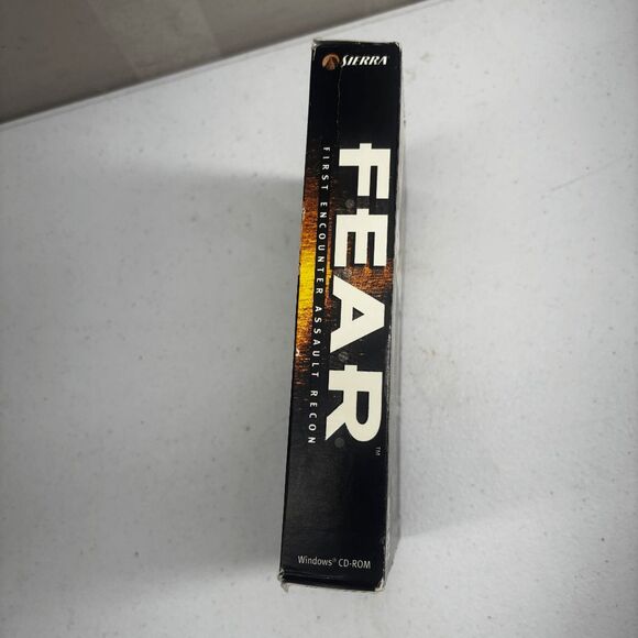 F.E.A.R.: First Encounter Assault Recon FEAR (PC, 2005) - Complete BIG BOX - Picture 6 of 9